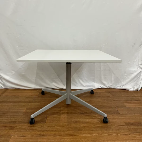 table réglable steelcase