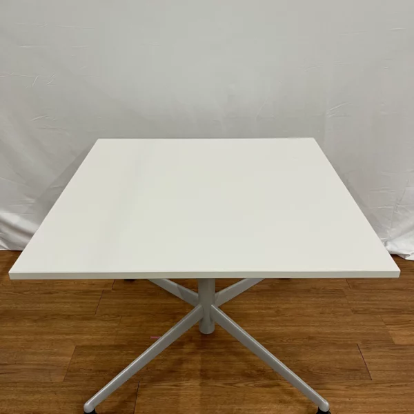 table réglable steelcase