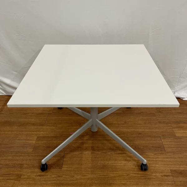 table réglable steelcase