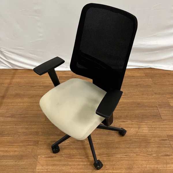 chaise ergonomique beige